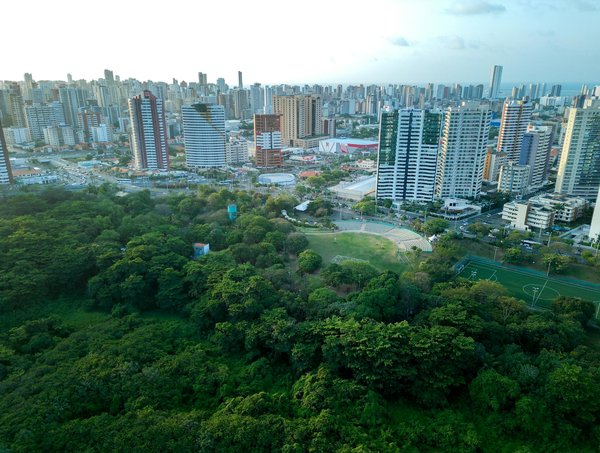 Découvrez comment sélectionner l"emplacement parfait pour vos panneaux solaires sur le toit : le guide incontournable !