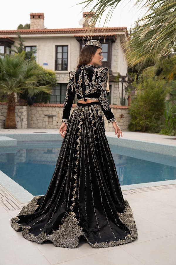 Découvrez le karakou algérais : élégance et tradition réunies